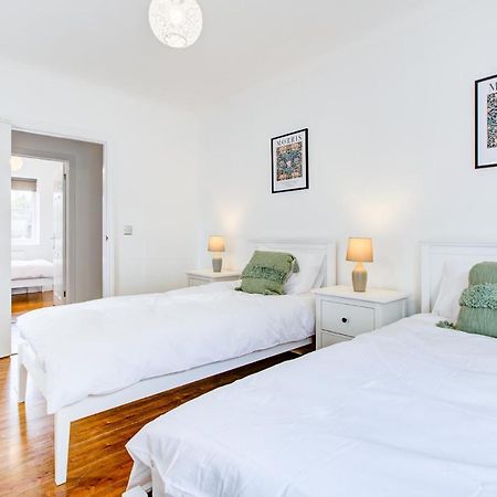 Stylish Two Bedroom Apartment With Free Parking! Romford Eksteriør bilde